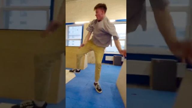 Как тебе видео ? #chill #parkour #freerunning смотреть онлайн