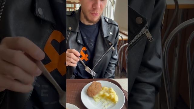 Студент с безлимитом в столовой БНТУ😱 Как вам цена?🔥 #столовая #еда #столовка #едаялюблютебя смотреть онлайн