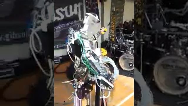 Robot plays Guitar Bass DrumsKompressor head смотреть онлайн