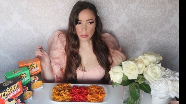 Cheetos Mac 'N Cheese Review/MUKBANG! (Flamin' hot, Jalapeño & Cheesy) смотреть онлайн