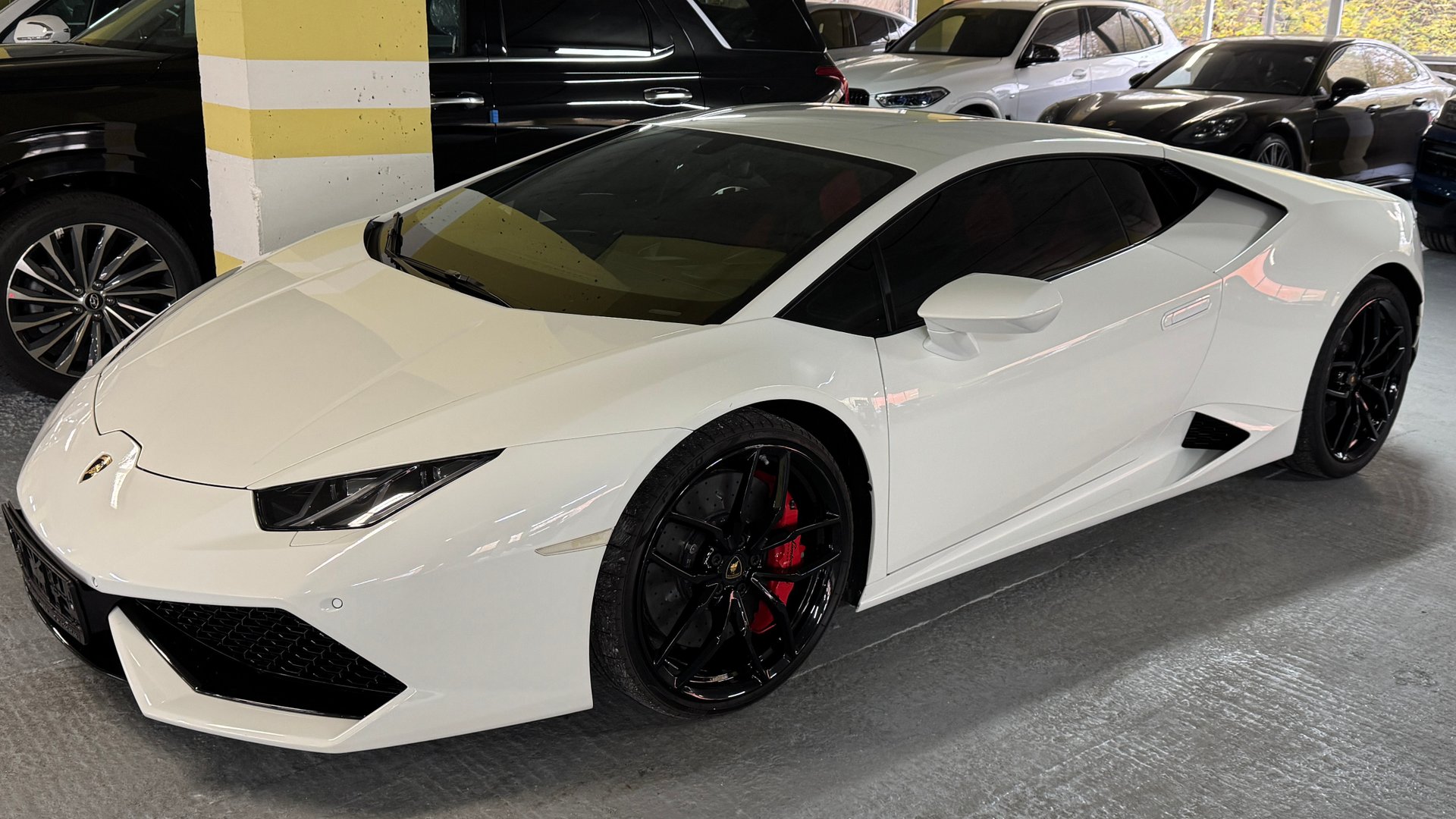 Lamborghini Huracan 2018г, 6.000км, 610лс, цена 21.000.000 рублей. смотреть онлайн