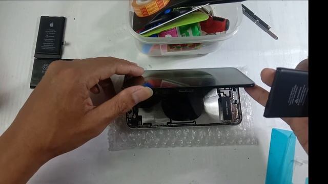 Ganti Baterai iPhone x Dengan Baterai "Original" Awet Betul смотреть онлайн