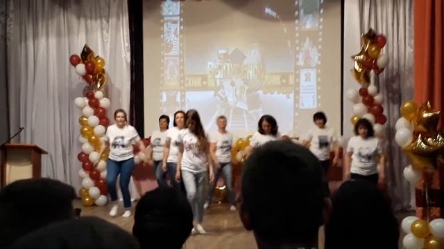 Флешмоб от родителей. Минск .111 школа 10.06.2017г.