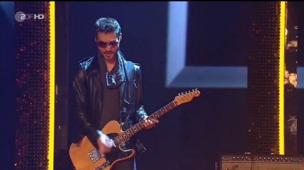 Bruno Mars-Grenade Live 2011