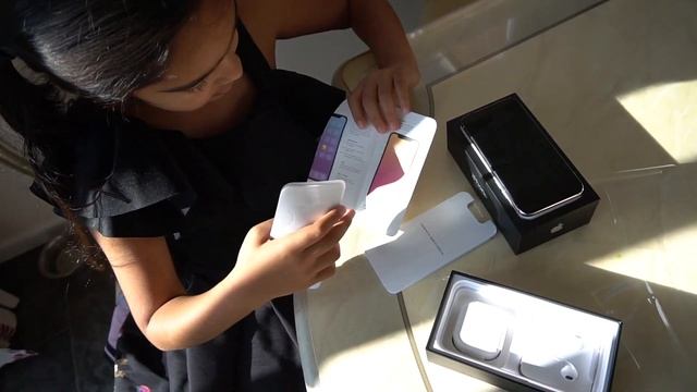 iPhone 11 Pro unboxing by Rheya смотреть онлайн