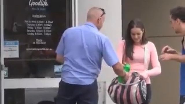 ОТКРЫТЬ ЗАКЛЕЕННЫЙ ШЕЙКЕР ПРАНК смотреть онлайн