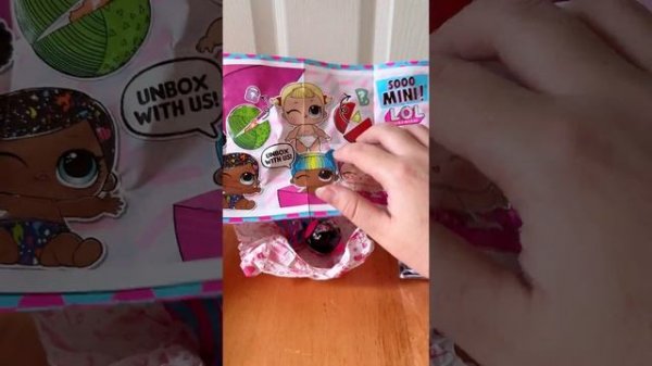 Unpacking LOL surprise Lil Sisters| Sooo Mini LOL
