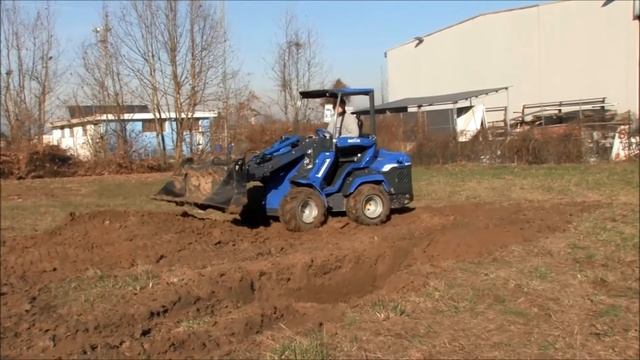 Челюстной ковш и ковш высокой выгрузки на минипогрузчике MultiOne смотреть онлайн