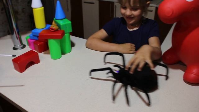 Паук Чёрная вдова распаковка игрушки на Радио управлении Black Widow Spider unpacking R/C toy смотреть онлайн