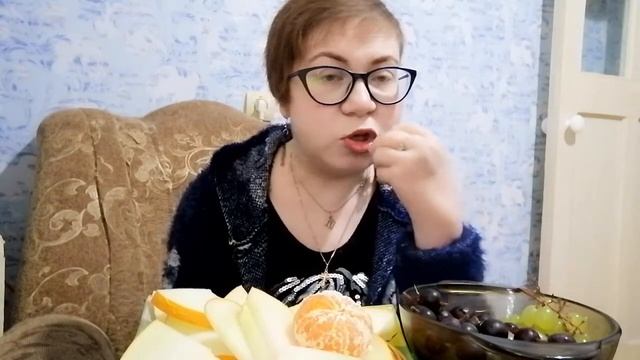 архив 3года назад/МУКБАНГ, фрукты.