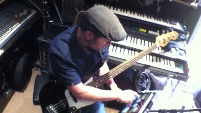 Bass Guitar Lessons - Michael Jackson - Thriller_Off the Wall смотреть онлайн