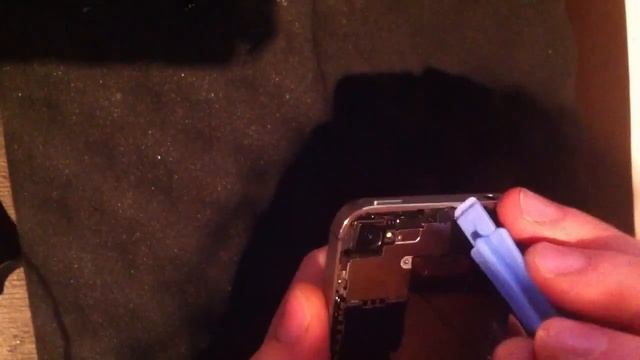 Démonter un iPhone 4S partie 1/2 смотреть онлайн