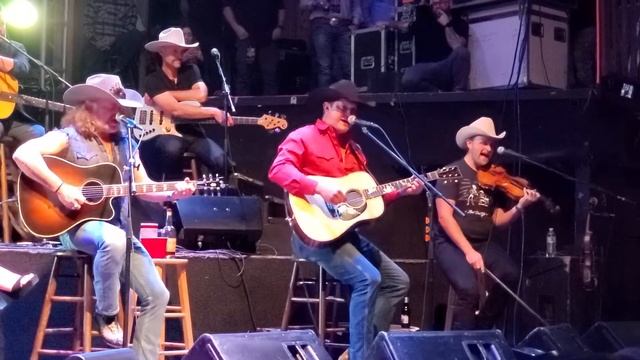 Jon Pardi- Heartache Medication - San Antonio, TX смотреть онлайн