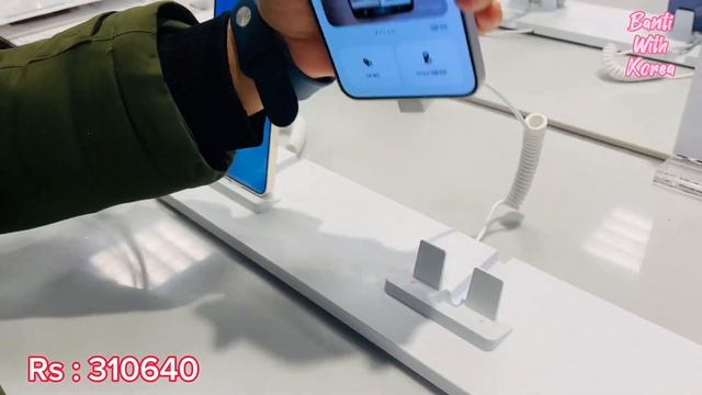 E - මාර්ට් එකේ Samsung & Apple Store 💻⌨📱#iphone #sinhala #emart #laptop #macbook #southkorea #phone смотреть онлайн