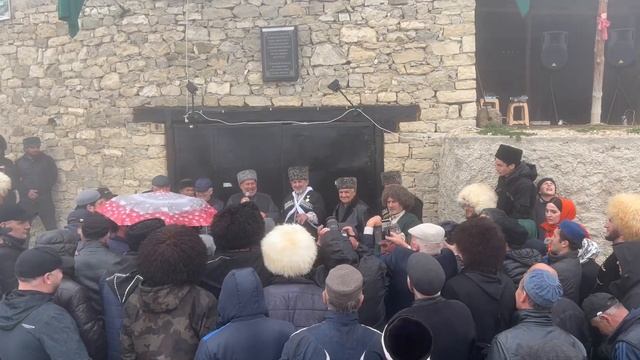 На этом месте в с. Ичичали был дом наиба Кади а рядом дом имама Шамиля в 1859 г. смотреть онлайн