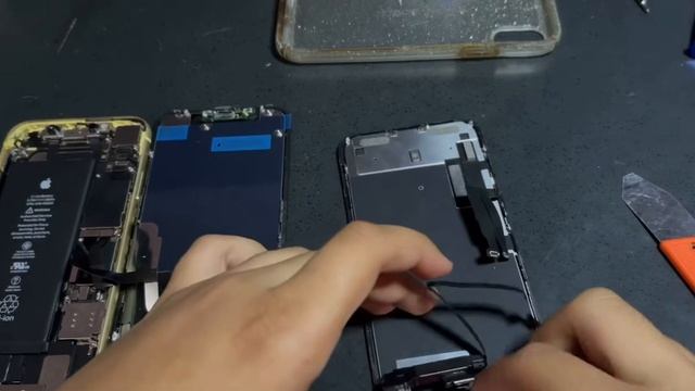 iPhone XR Conversation to iPhone 11 (restoration) смотреть онлайн