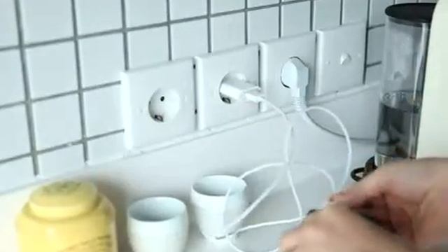 Bluelounge MiniDock An iPhone wall dock adapter смотреть онлайн