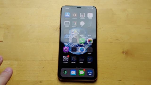 iPhone Xs Max unboxing and first impressions смотреть онлайн