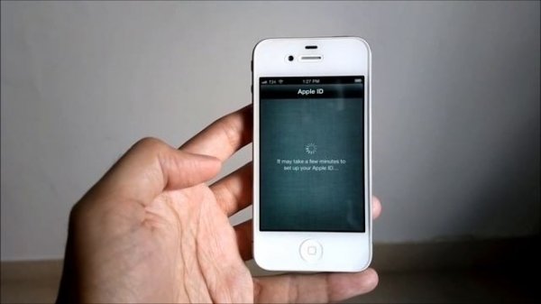 iPhone 4 with iOS 6.1.3 - First Start Experience & iCloud Restore