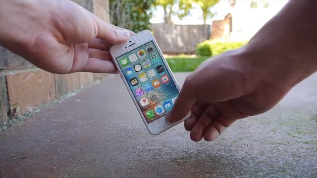 iPhone SE vs iPhone 5S падение / iPhone SE vs iPhone 5S Durability Drop Test! смотреть онлайн
