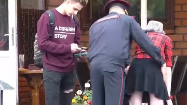 Пранк Эдвард бил полецейский лапает красивую девушку смотреть онлайн