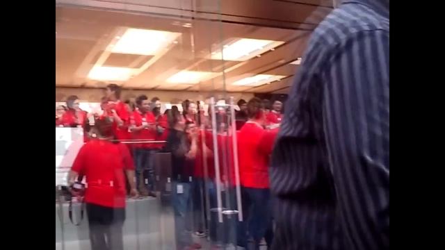 Apple Store Grand Opening in Causeway Bay HK смотреть онлайн