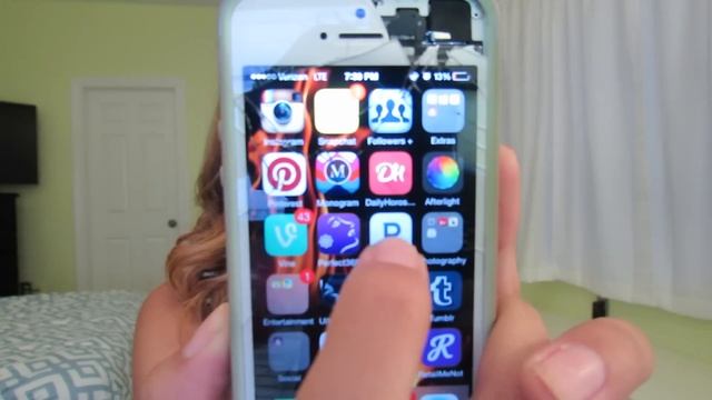 What's on my iPhone?! смотреть онлайн