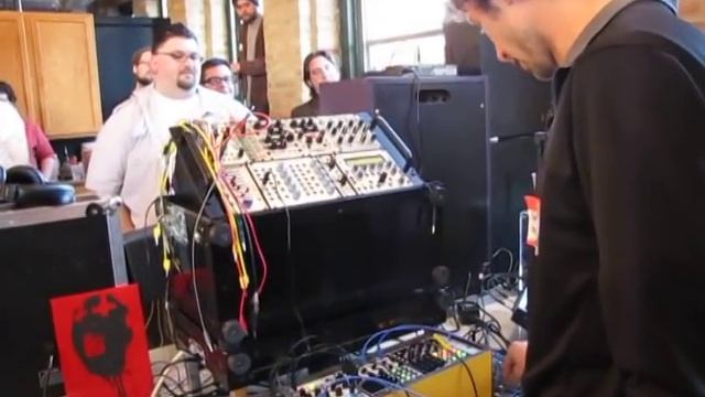 Trash_Audio 9: 4ms Pedeals 'Pingable Envelope Generator' and 'VCA Matrix' смотреть онлайн