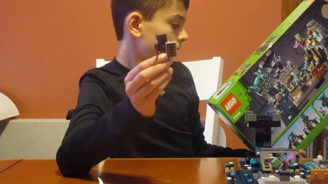 Shane Builds the Minecraft Deep Dark Battle Set смотреть онлайн