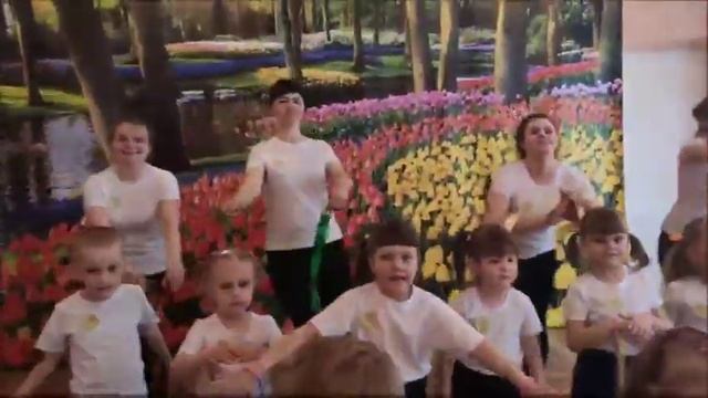 Сотрудники и воспитанники яслей-сада № 33 Барановичей подготовили флешмоб «Барановичи 150» смотреть онлайн