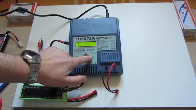 Présentation (unboxing) et programmation du chargeur hyperion EOS 720iNET3 AD смотреть онлайн