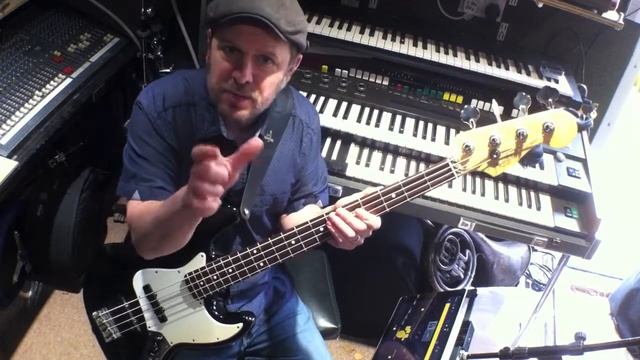 Bass Guitar Lessons - My Sharona смотреть онлайн