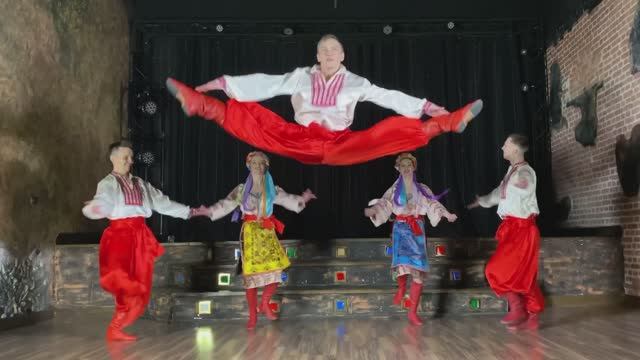 Гопак / Шоу балет ВАРЕНЬЕ г. Москва / Танцы народов мира
