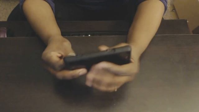 Removing a cell phone hard case смотреть онлайн