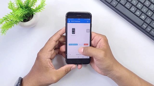 É possível INSTALAR o iOS 16 em modelos como o iPhone 7 / 7 Plus? Olha só isso! смотреть онлайн