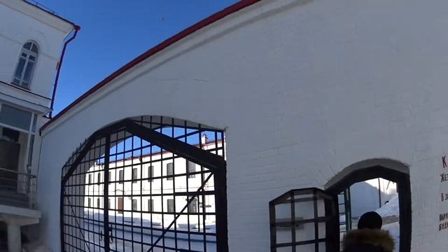 Тюремный замок.Вход в тюрьму смотреть онлайн