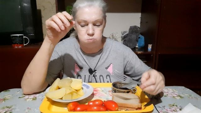 мукбанг/картошечка со шпротами смотреть онлайн