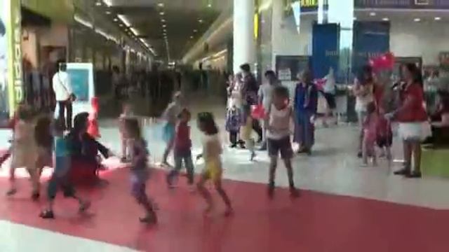 Минни и Микки Маус в ТЦ Гагаринский смотреть онлайн