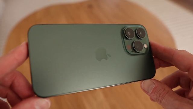 iPhone 13 Pro ALPINE GREEN vs GREEN | What is the BETTER GREEN?! смотреть онлайн