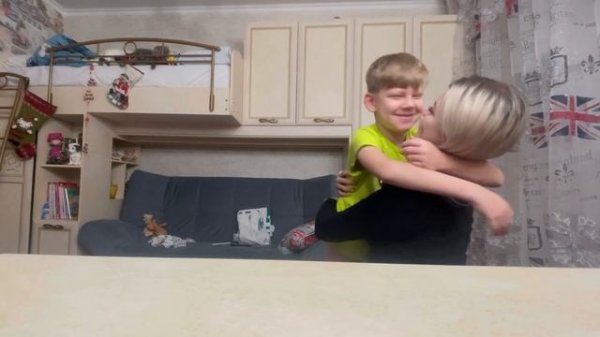 VLOG: прилетела домой сюрпризом | 14 pro  max| последний день работы|