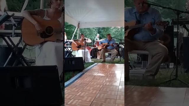 Father daughter sing Landslide by Fleetwood Mac 2016 смотреть онлайн