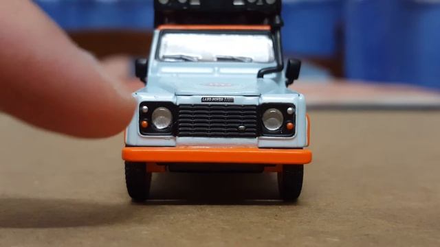 MINI GT 1/64 Diecast - Land Rover Defender 110 (Gulf) смотреть онлайн