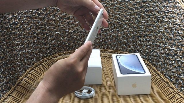 UNBOXING iPhone XR White смотреть онлайн
