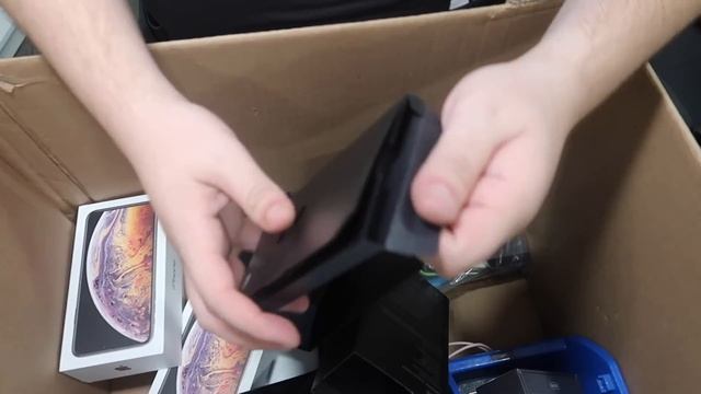 FOUND iPHONES & SAMSUNG PHONES !! DUMPSTER DIVING APPLE AND SAMSUNG STORE!! OMG!! смотреть онлайн