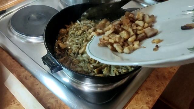 Банош з шкварками, грибами та бринзою. Кухня вимушеного холостяка. смотреть онлайн