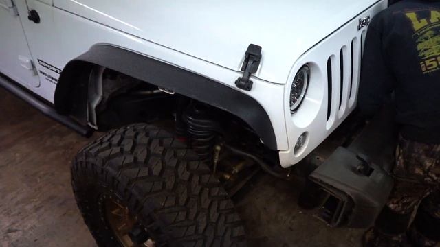 Basic Boi JK Gets EVO Bumpers!! смотреть онлайн