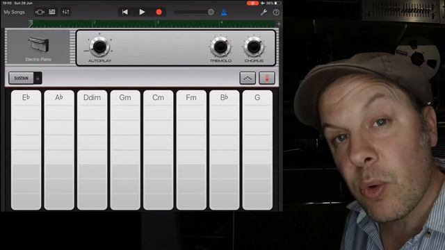GarageBand for iOS_ Playing Smart Piano, Splitting Chords and Bass смотреть онлайн