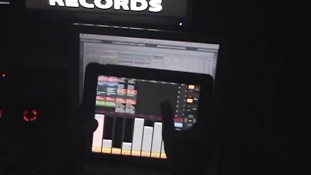Ableton Live + Ipad + TouchAble Tutorial by Igor Willcox смотреть онлайн