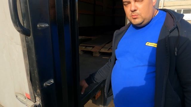 Установил Боковой натяжитель тента