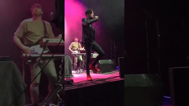 Secret Weapons performing Fleetwood Mac's "The Chain" in Utica 4/8/2017 смотреть онлайн